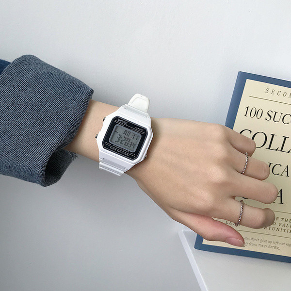 Napi férfi karóra több színben szilikon szíjjal