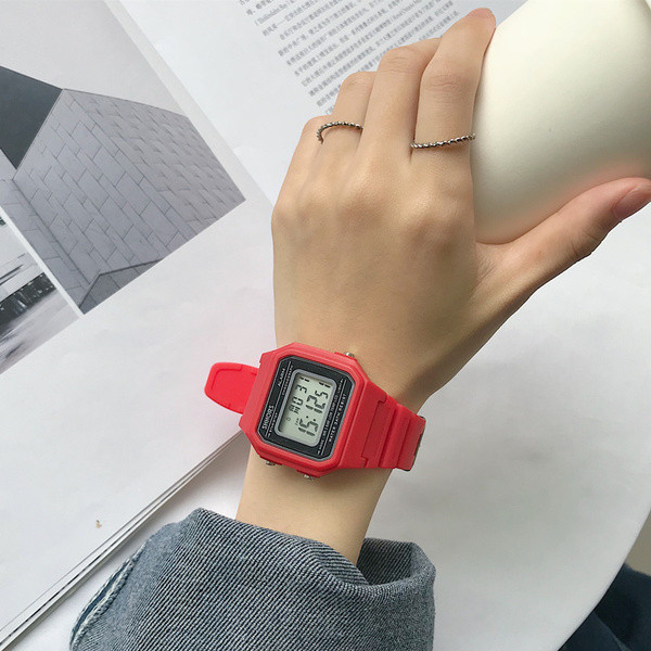 Napi férfi karóra több színben szilikon szíjjal