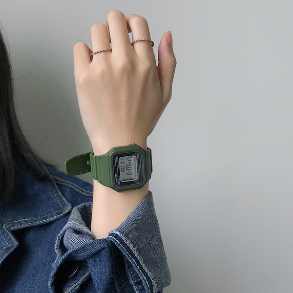 Napi férfi karóra több színben szilikon szíjjal