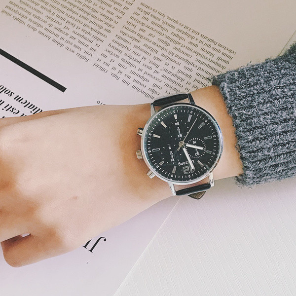 Modern férfi karóra bőrszíjjal, két modellben