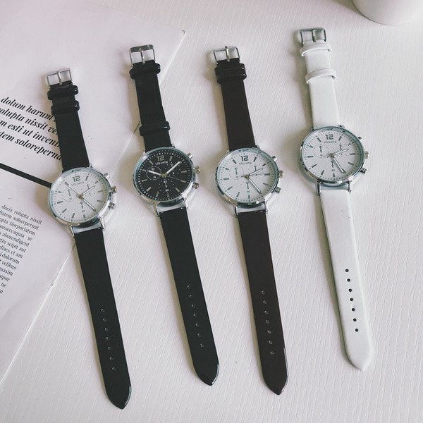 Modern férfi karóra bőrszíjjal, két modellben