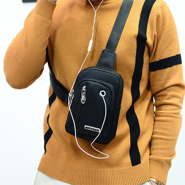 Férfi táska három színben, fém elemmel