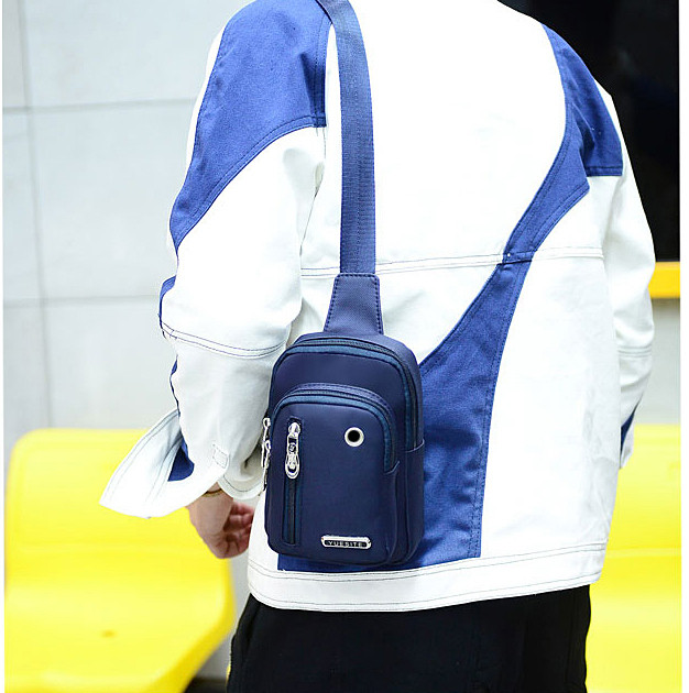 Férfi táska három színben, fém elemmel