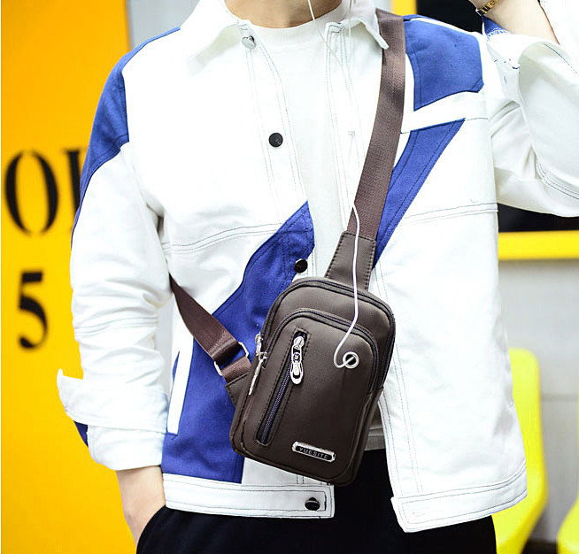 Férfi táska három színben, fém elemmel