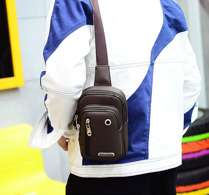 Férfi táska három színben, fém elemmel