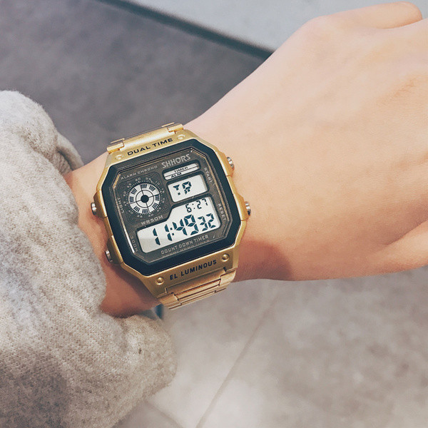 Modern férfi elektronikus karóra többféle színben