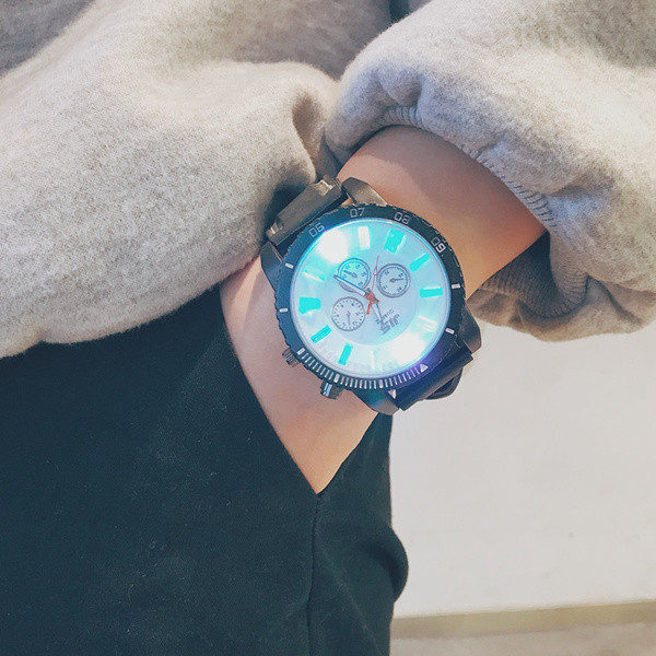 Ceas modern pentru bărbați, luminos, în două culori