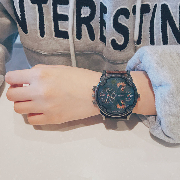 Ceas modern pentru barbati cu curea din piele in doua culori