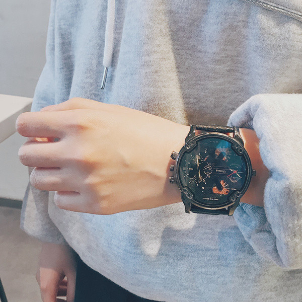 Ceas modern pentru barbati cu curea din piele in doua culori