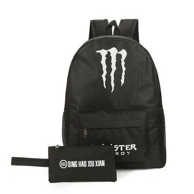 Férfi hátizsák fekete utazótáskával, különféle alkalmazásokkal