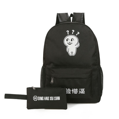 Férfi hátizsák fekete utazótáskával, különféle alkalmazásokkal