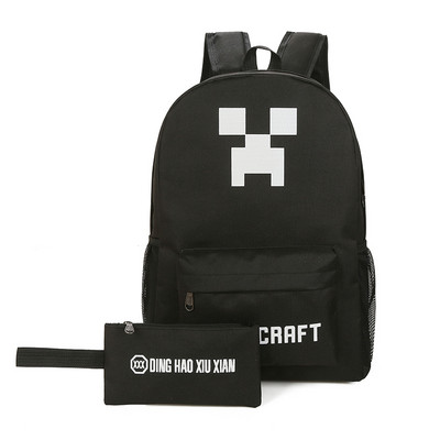 Férfi hátizsák fekete utazótáskával, különféle alkalmazásokkal