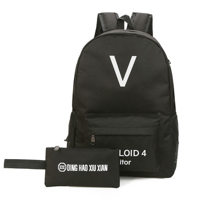 Férfi hátizsák fekete utazótáskával, különféle alkalmazásokkal