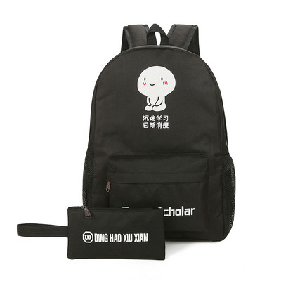 Férfi hátizsák fekete utazótáskával, különféle alkalmazásokkal