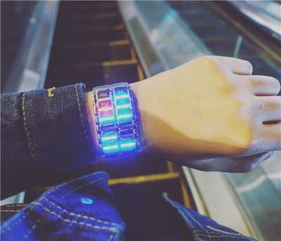 Modern férfi elektronikus karóra két színben