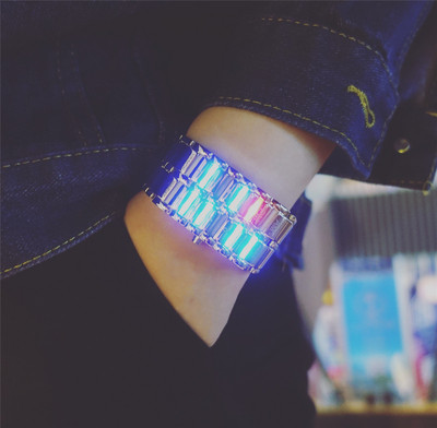 Modern férfi elektronikus karóra két színben