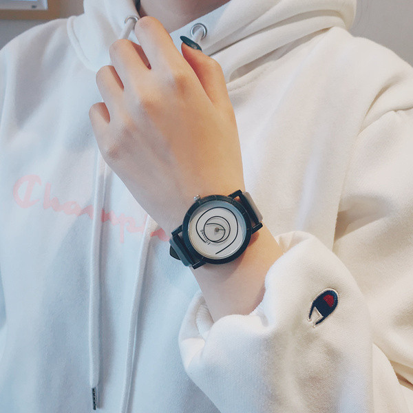 Modern férfi karóra három színben, bőr szíjjal