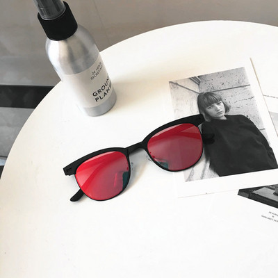 Új modern napszemüveg két színnel