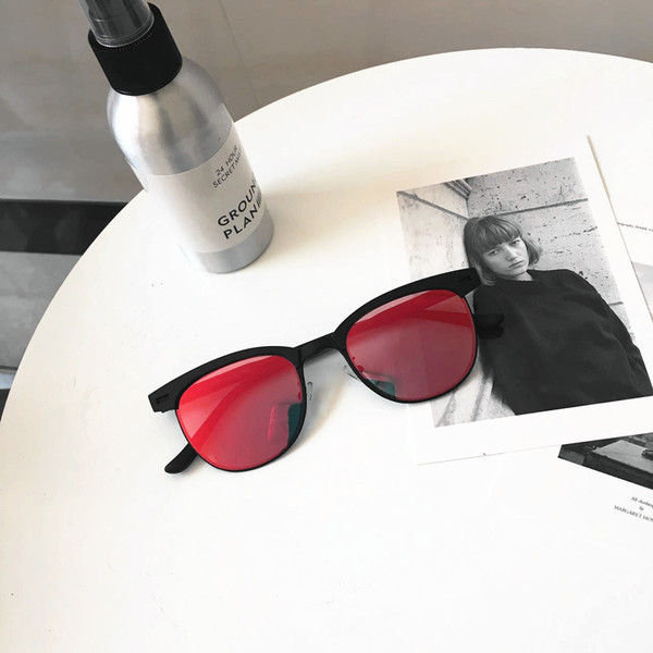 Új modern napszemüveg két színnel