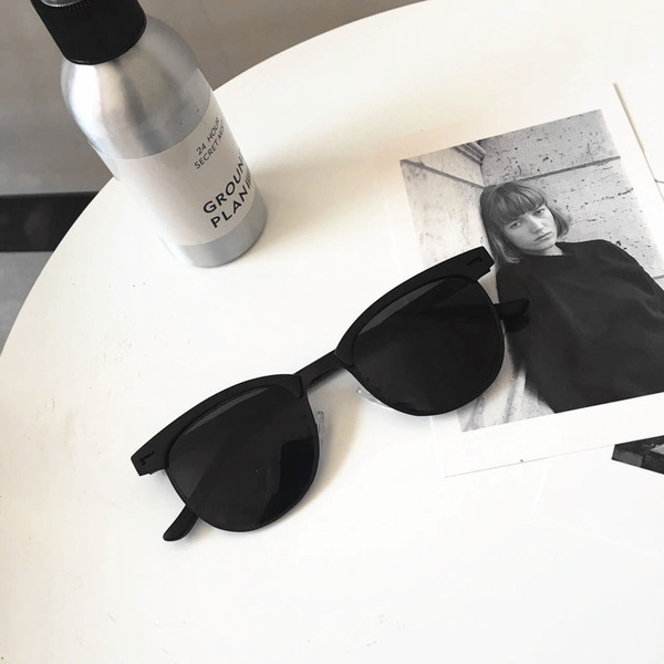 Új modern napszemüveg két színnel