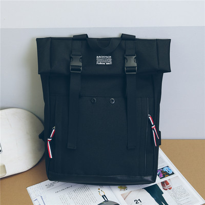 Kényelmes hátizsák fekete, fehér és piros színben, férfiaknak és nőknek egyaránt