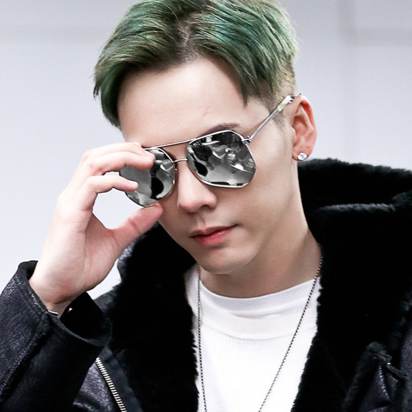 Stílusos férfi napszemüveg több színben