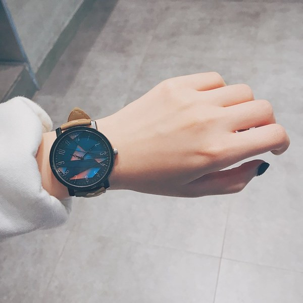 Ceas de bărbați modern cu element metalic și curea din piele-trei modele