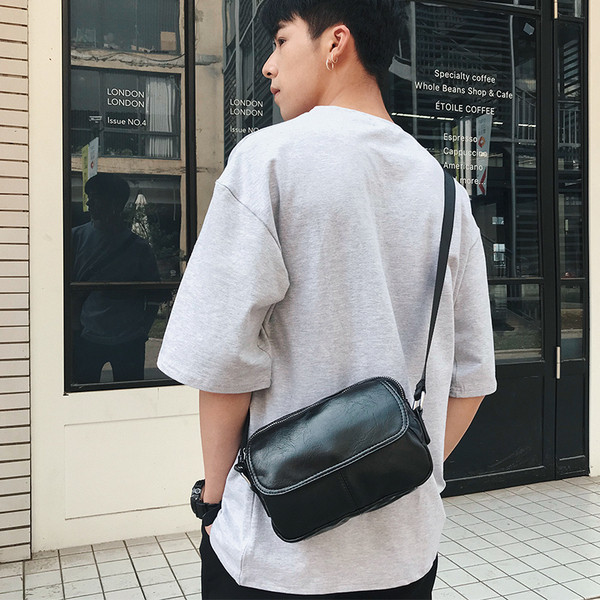 Geanta de barbati stilata de culoare neagra din piele ecologica