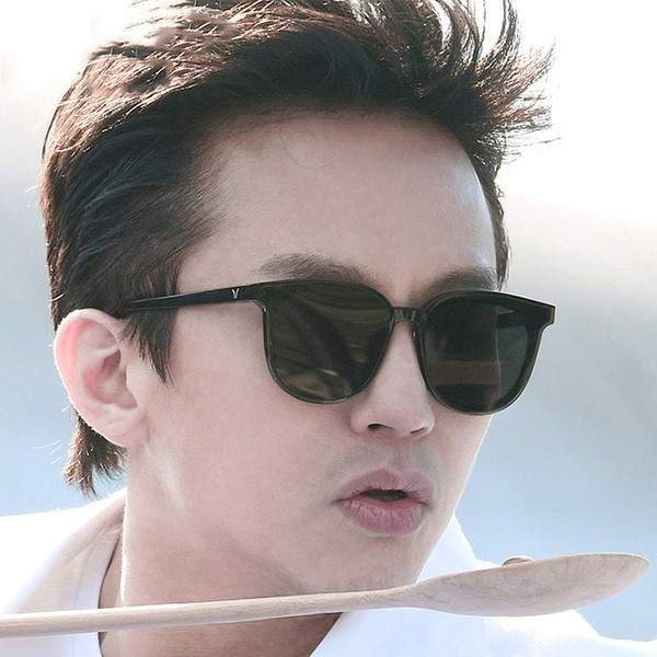 Ochelari de soare moderni pentru bărbați în negru