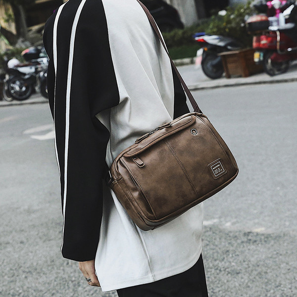 Öko bőrből készült modern férfi táska barna színben