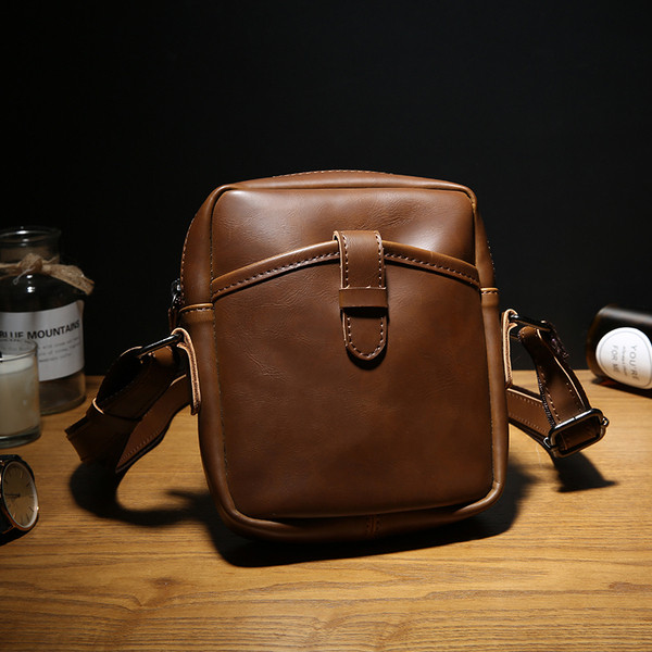 Geantă modernă pentru bărbați din piele ecologică de culoare maro și negru