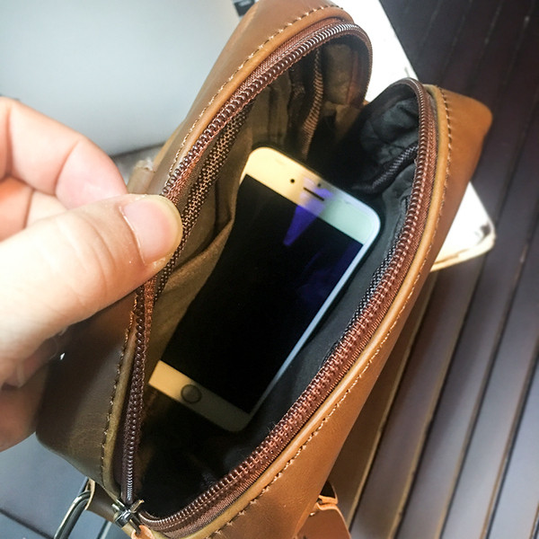 Geantă modernă pentru bărbați din piele ecologică de culoare maro și negru