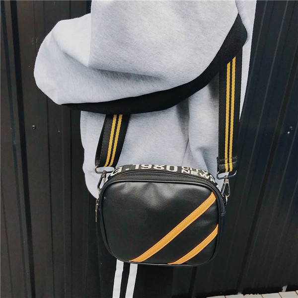 Μοντέρνα δερμάτινη τσάντα ανδρών σε τρία χρώματα