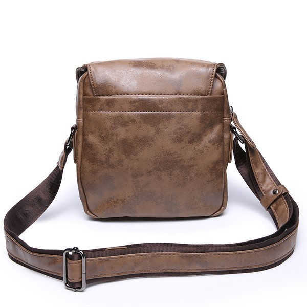 Eko bőrből készült modern férfi táska emblémával és cipzárral