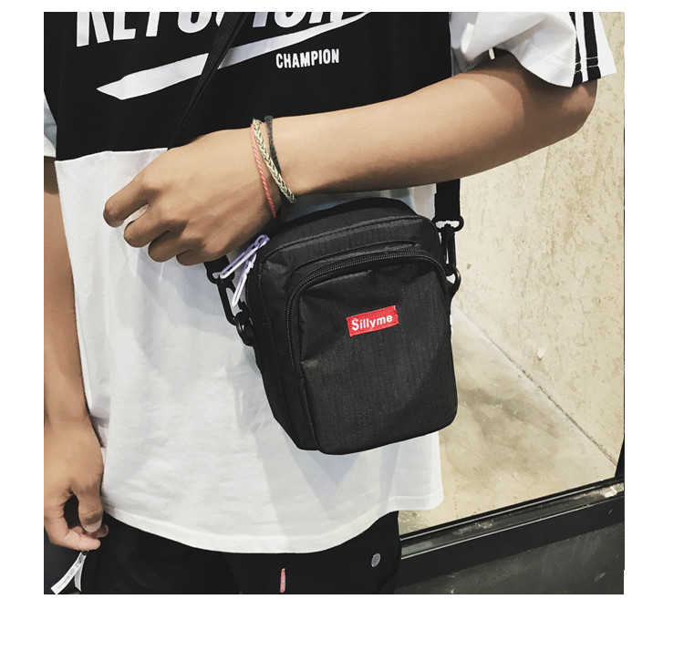 Geanta sport pentru barbati cu inscriptie in patru culori