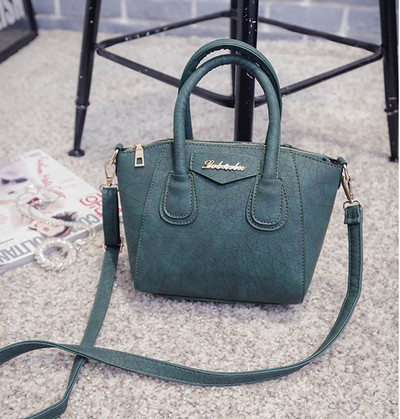 Geanta de dama moderna cu maner scurt in mai multe culori