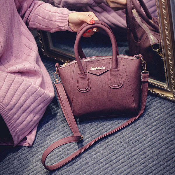 Geanta de dama moderna cu maner scurt in mai multe culori