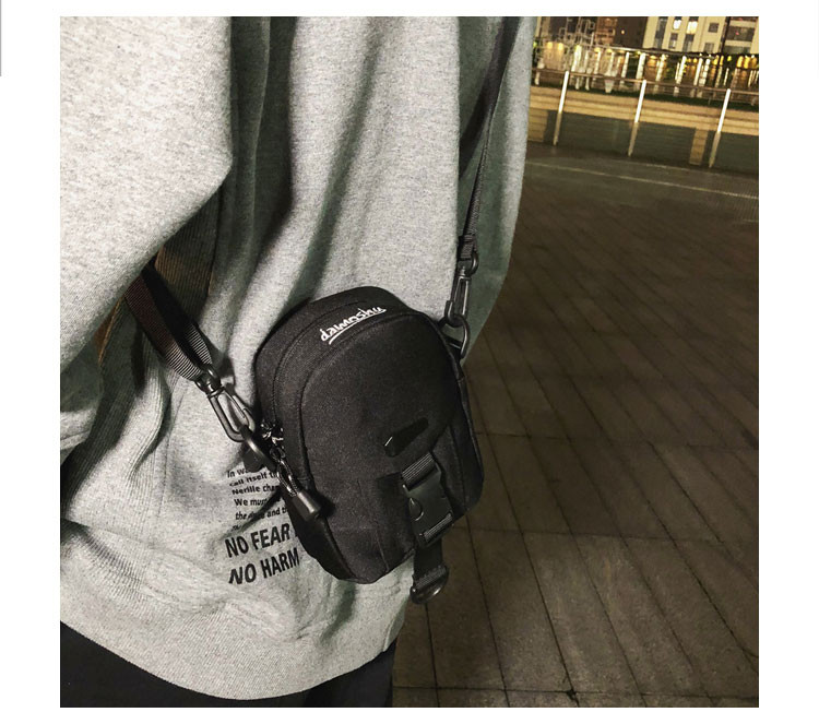 Férfi mindennapi táska felirattal - három színben