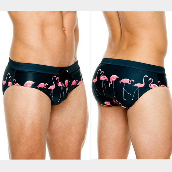 Modern férfi fürdőruha rátéttel és nyakkendővel