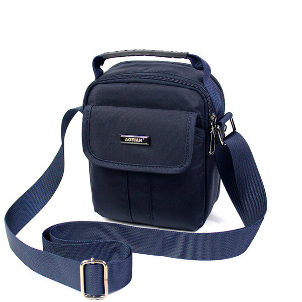 Férfi mindennapi táska emblémával - három színben