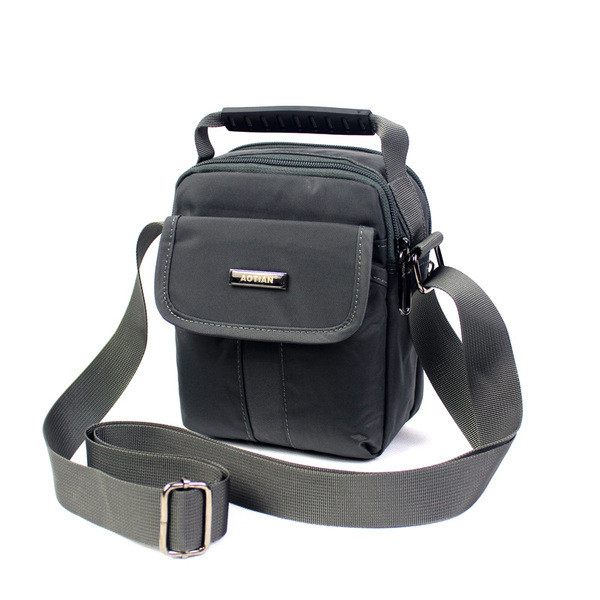 Férfi mindennapi táska emblémával - három színben