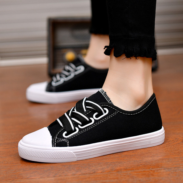 Tenisi dama alb, negru, rosu si bleumarin - doua modele