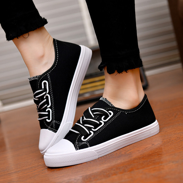 Tenisi dama alb, negru, rosu si bleumarin - doua modele