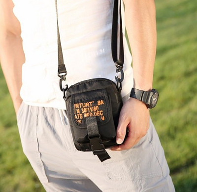 Férfi mindennapi táska két színben felirattal