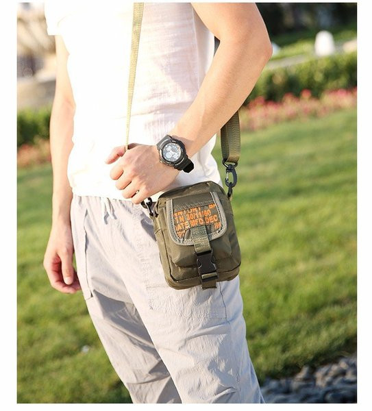 Férfi mindennapi táska két színben felirattal