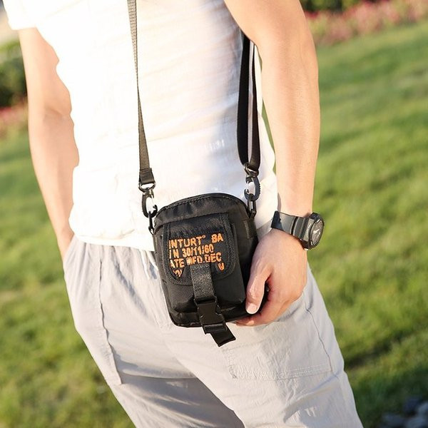 Férfi mindennapi táska két színben felirattal