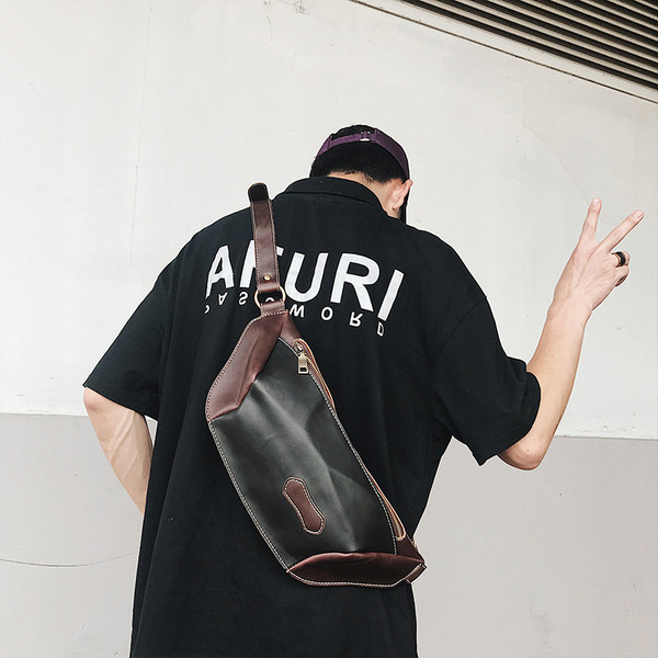 Férfi öko bőr táska emblémával és cipzárral