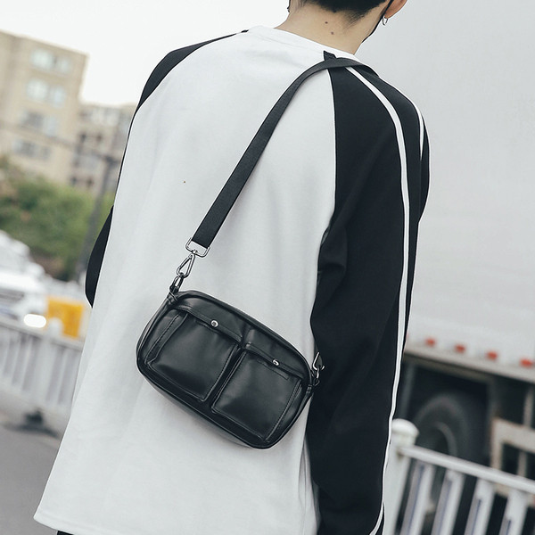 Geantă modernă pentru bărbați cu buzunare de culoare neagră