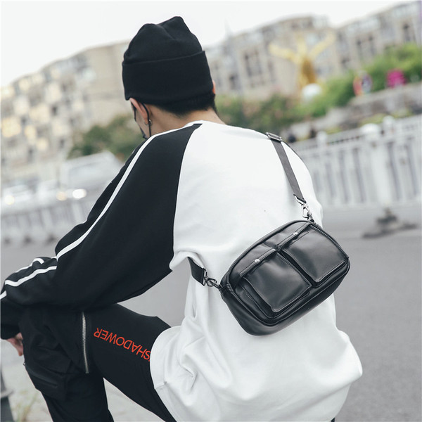 Geantă modernă pentru bărbați cu buzunare de culoare neagră