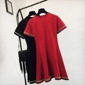 Modern női ruha rövid ujjú piros és fekete színben